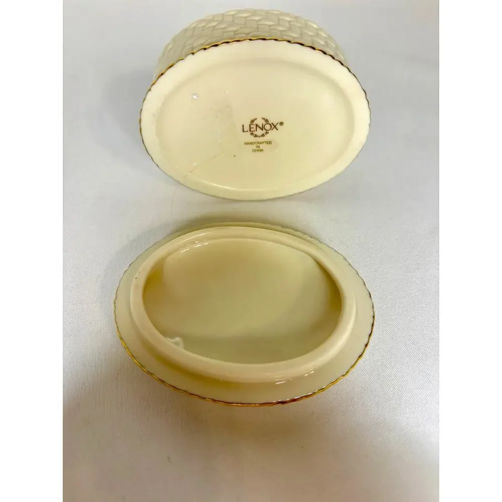 Lenox Oval Basketweave Trinket Box/ Jewelry Box EUC Ivory and Gold